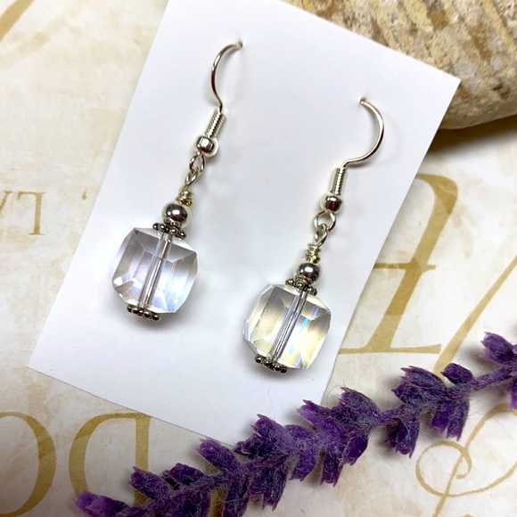 NEW handmade dainty cubes clear iridescent earring - Picture 2 of 4